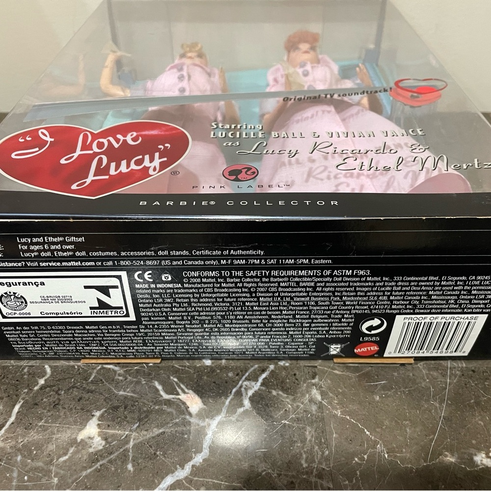 2008 "I Love Lucy" Lucy Ricardo & Ethel Mertz 'Job Switching' NRFB - Picture 2 of 3